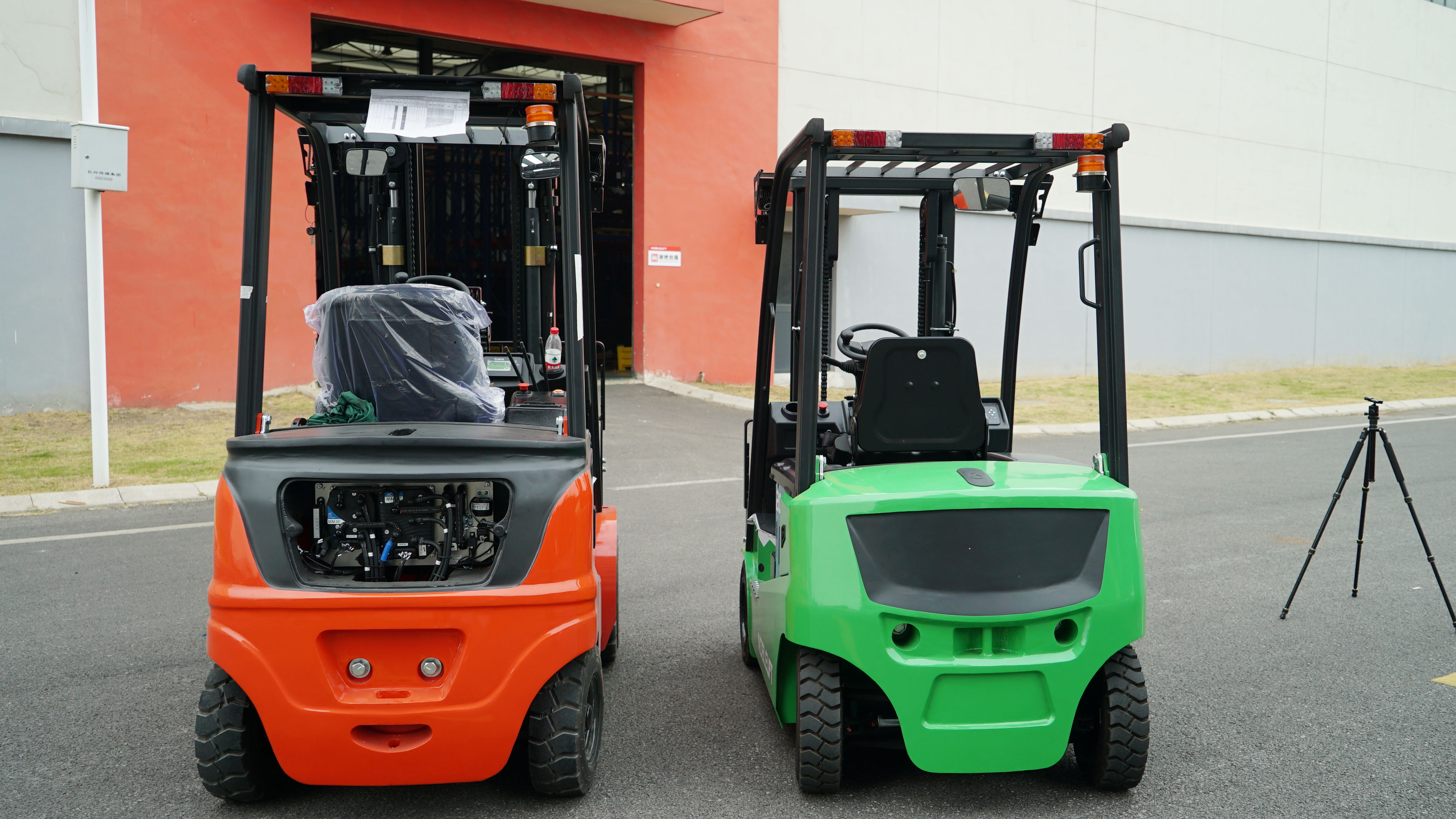 四支点均衡重式叉车FE4P16-20Q